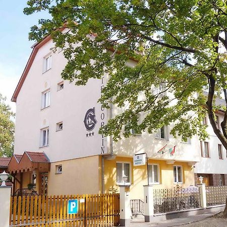 Corvin Hotel Gyor Bagian luar foto