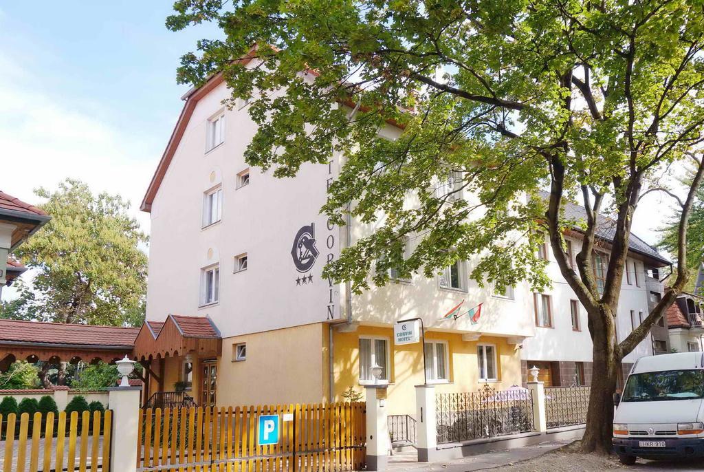 Corvin Hotel Gyor Bagian luar foto