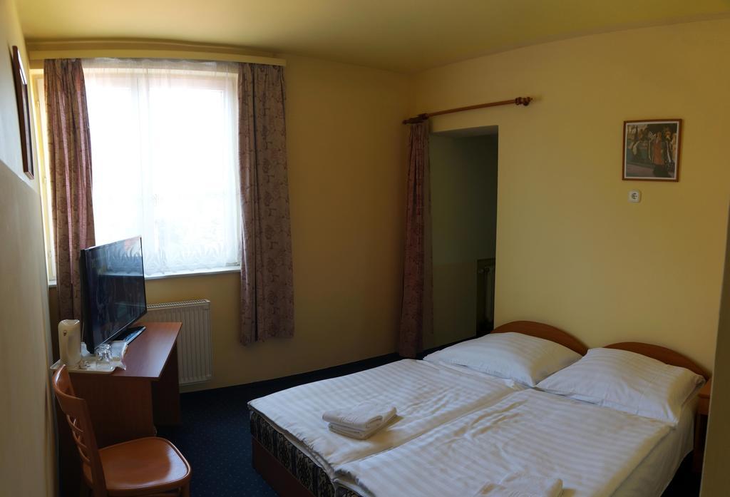 Corvin Hotel Gyor Ruang foto