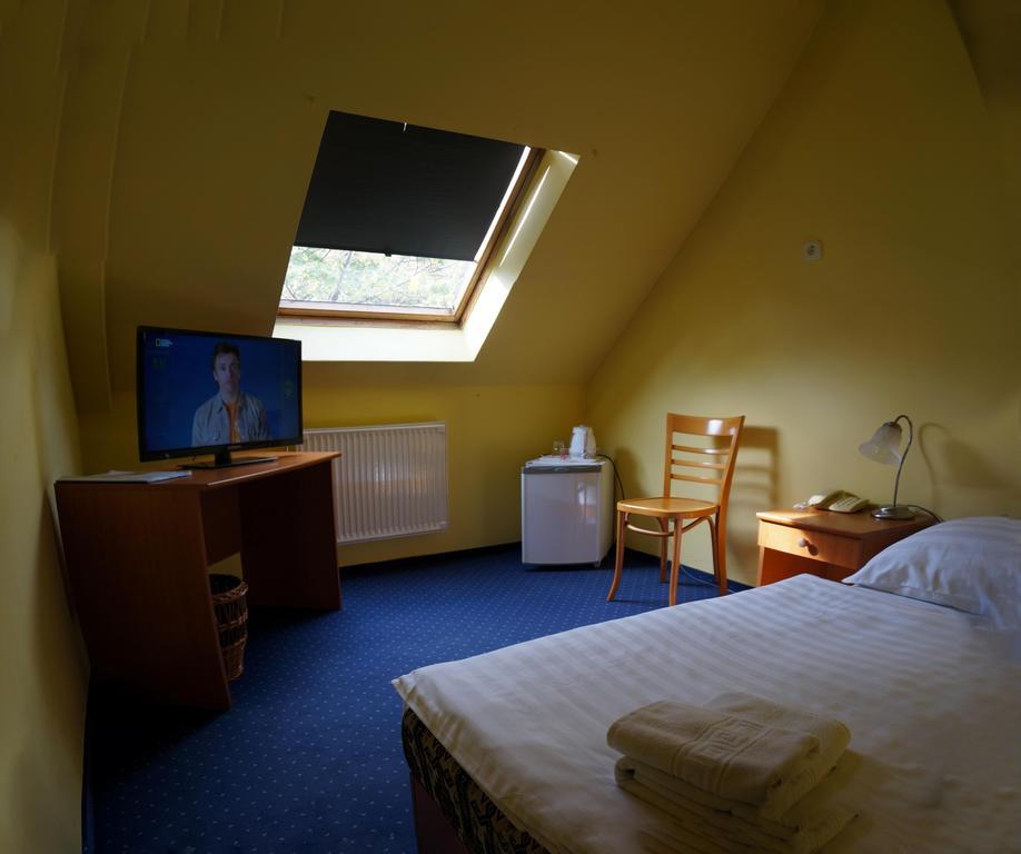 Corvin Hotel Gyor Ruang foto