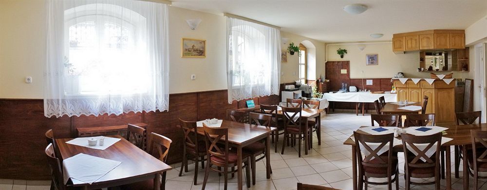 Corvin Hotel Gyor Bagian luar foto