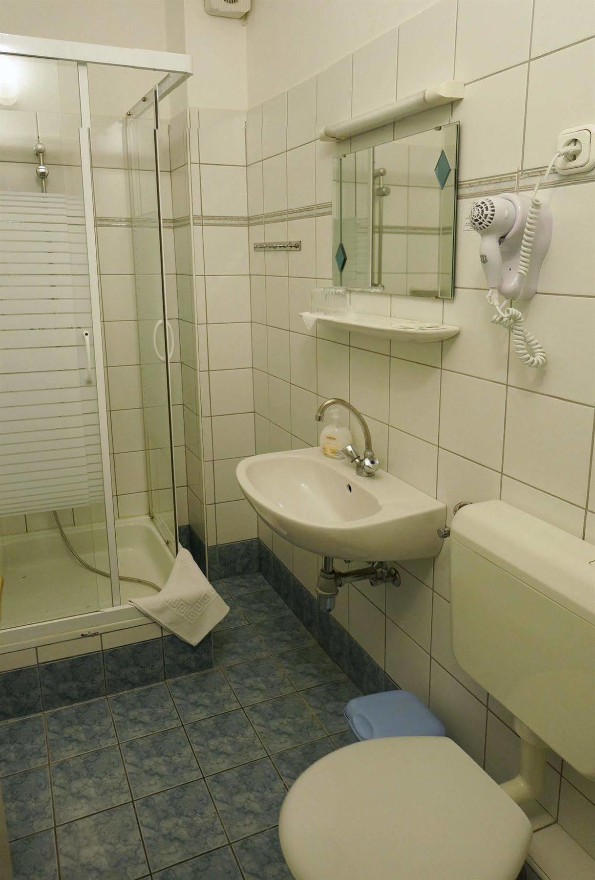 Corvin Hotel Gyor Bagian luar foto